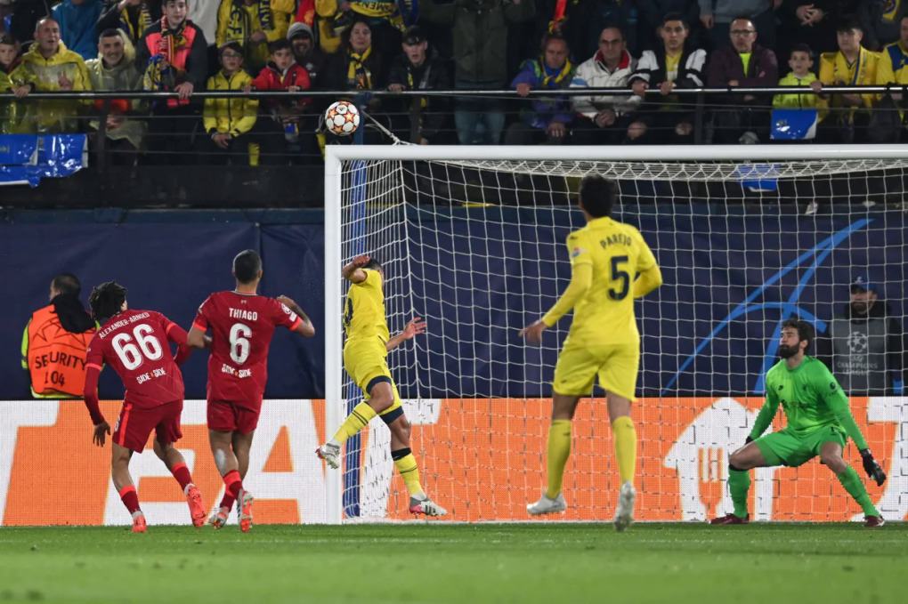 Trent Arnold đã có 45 phút đầu tiên thất vọng khi liên tục bị các cầu thủ Villarreal khai thác